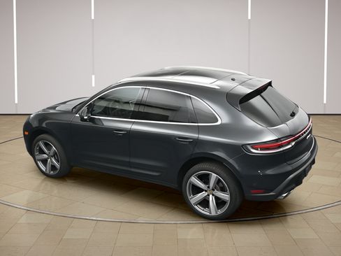 Certified 2024 Porsche Macan AWD/4WD image 34
