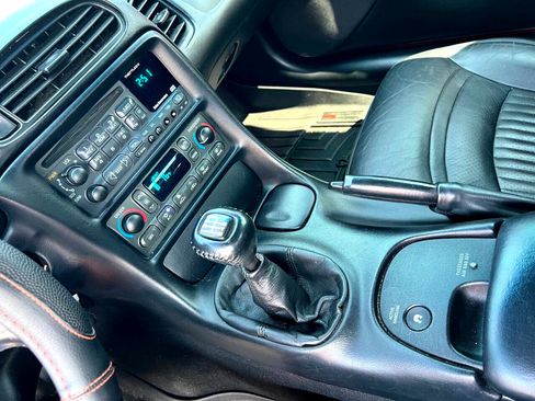 Used 2002 Chevrolet Corvette Convertible w/ Preferred Equipment Group2 image 27