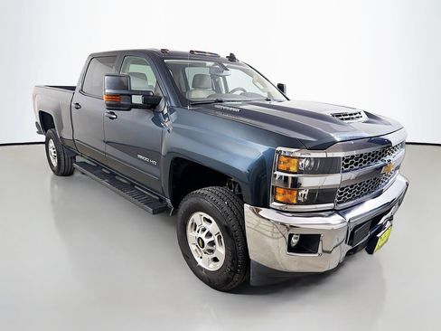 Used 2019 Chevrolet Silverado 2500 LT w/ LT Convenience Package AWD/4WD image 4