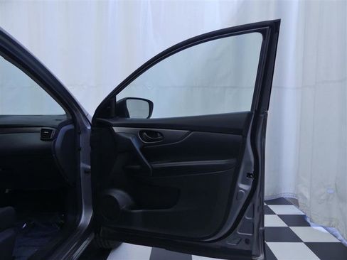 Used 2021 Nissan Rogue Sport S image 24