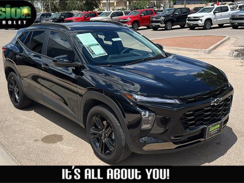 Used 2025 Chevrolet Trax ACTIV w/ Sunroof Package FWD image 1