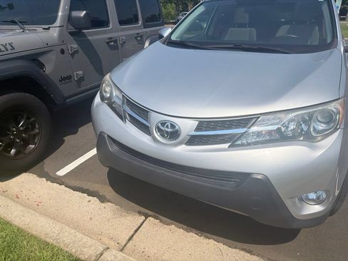 Used 2013 Toyota RAV4 XLE FWD image 3