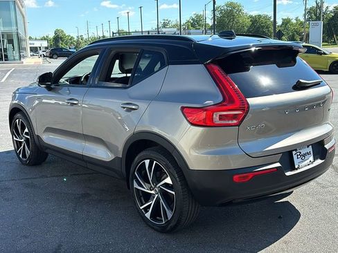 Used 2022 Volvo XC40 T5 R-Design w/ Climate Package AWD/4WD image 4