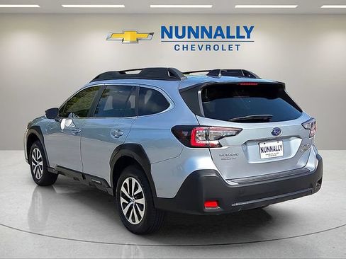 Used 2025 Subaru Outback Premium AWD/4WD image 3