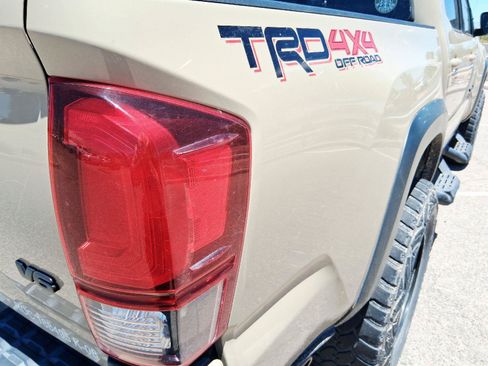 Used 2019 Toyota Tacoma TRD Off-Road w/ Technology Package AWD/4WD image 15