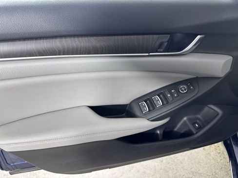 Used 2019 Honda Accord EX image 18