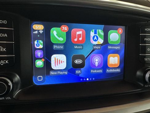 Used 2019 Kia Sorento LX image 2