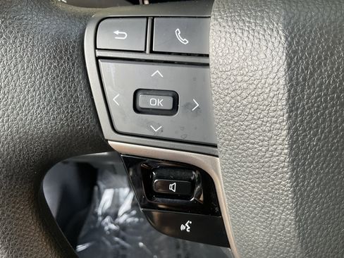 Used 2025 Toyota Camry LE image 32