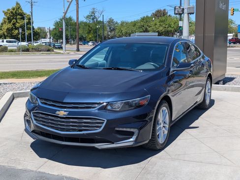 Used 2017 Chevrolet Malibu LT FWD image 10