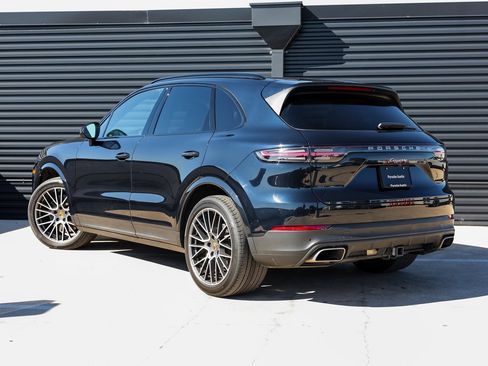 Certified 2023 Porsche Cayenne image 3