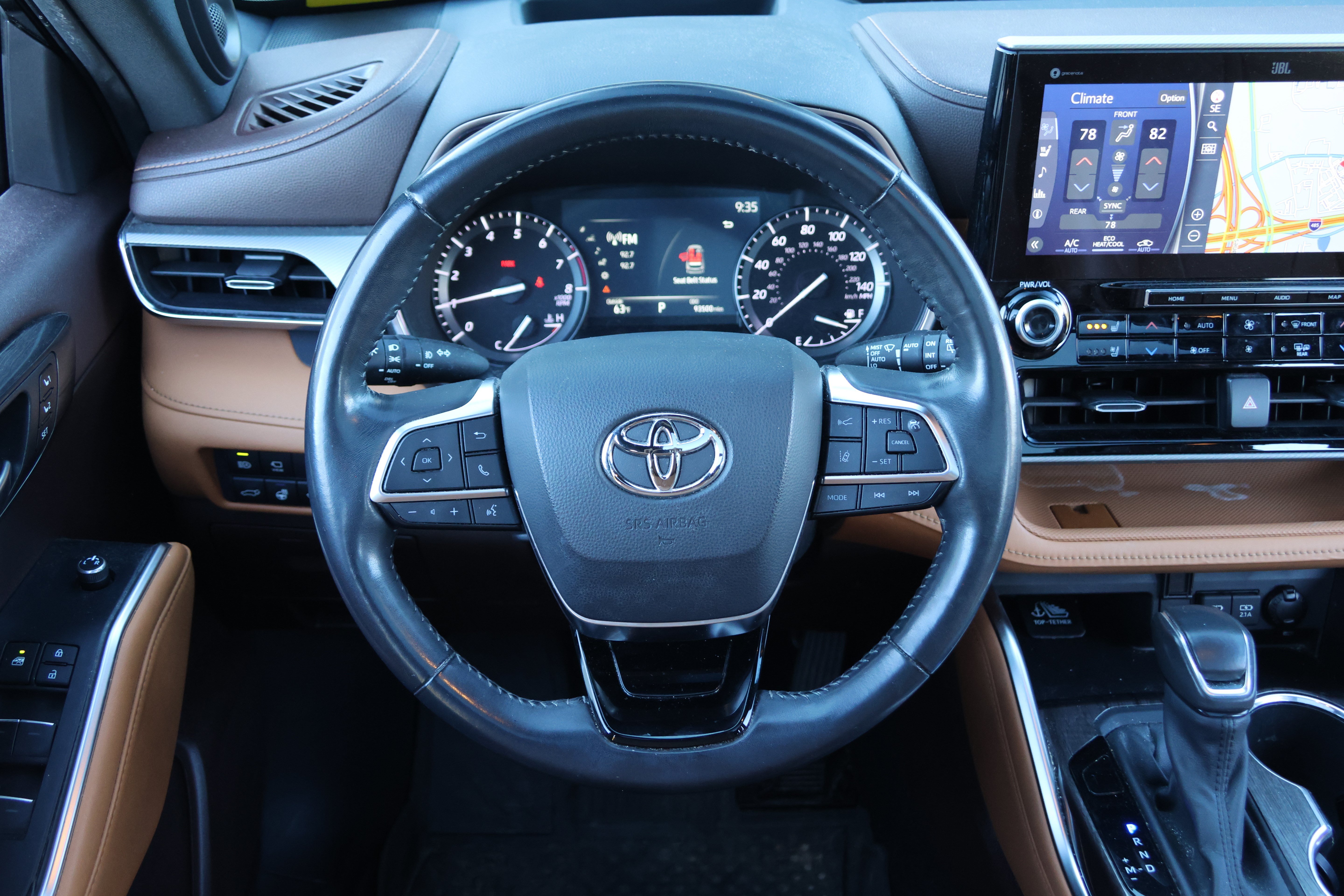 Used 2021 Toyota Highlander Platinum AWD/4WD image 30