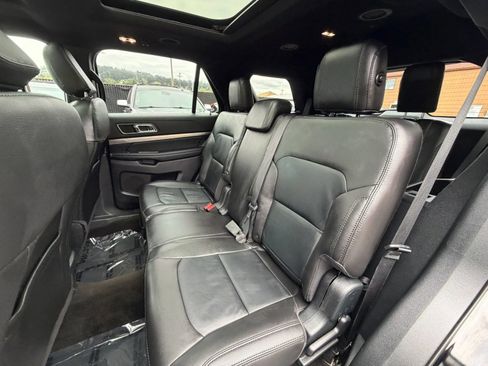Used 2018 Ford Explorer XLT w/ Equipment Group 202A AWD/4WD image 26