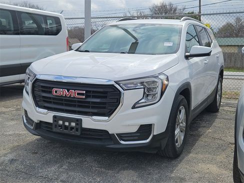 Used 2022 GMC Terrain SLE w/ Driver Convenience Package image 4