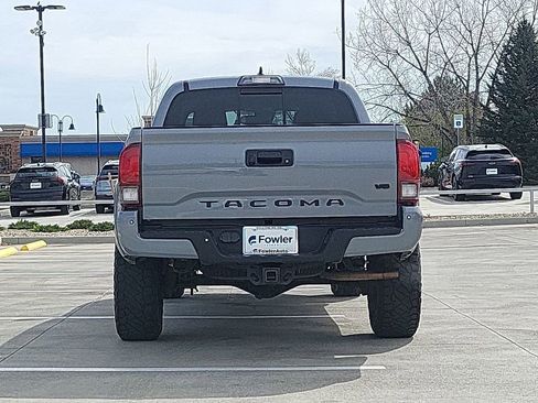 Used 2019 Toyota Tacoma TRD Sport image 7