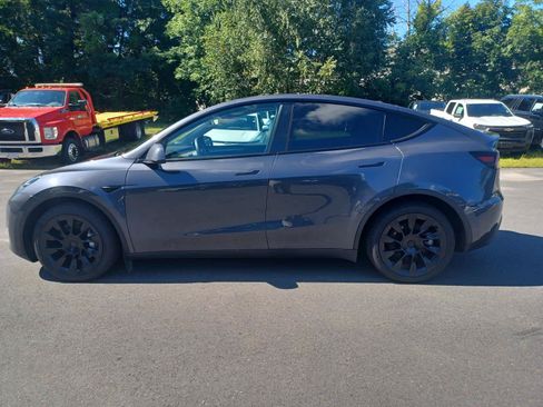 Used 2023 Tesla Model Y Long Range AWD/4WD image 6