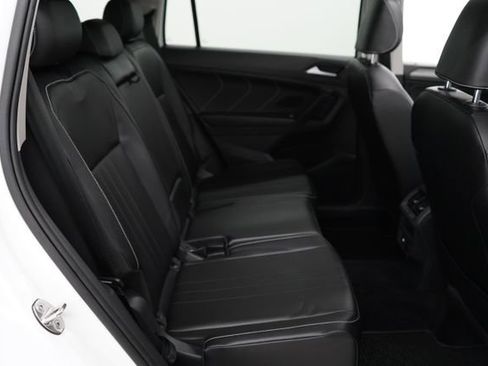 Used 2022 Volkswagen Tiguan SE w/ Panoramic Sunroof Package image 60