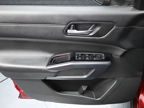 Used 2023 Nissan Pathfinder SL image 21