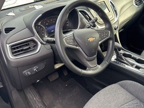 Used 2023 Chevrolet Equinox LT image 4