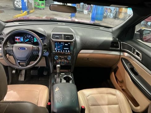 Used 2017 Ford Explorer XLT w/ Equipment Group 202A FWD image 12