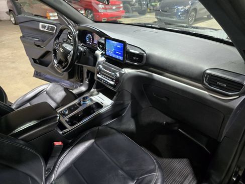 Used 2020 Ford Explorer XLT w/ Equipment Group 202A AWD/4WD image 36