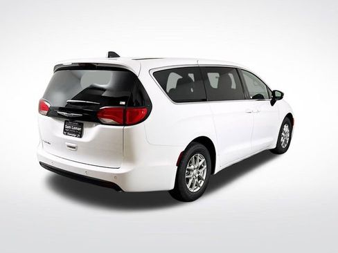 New 2026 Chrysler Voyager LX image 7