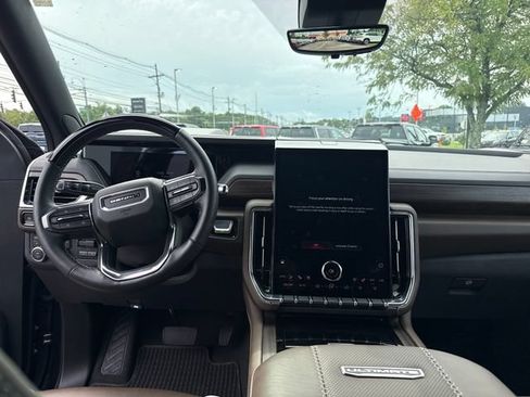 Used 2026 GMC Yukon Denali Ultimate AWD/4WD image 15