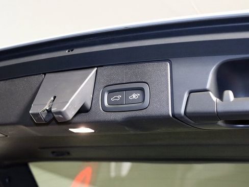 Used 2025 Volvo XC60 B5 Plus image 30