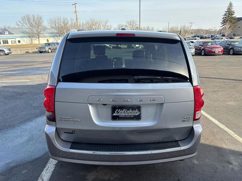 Used 2014 Dodge Grand Caravan SXT image 4