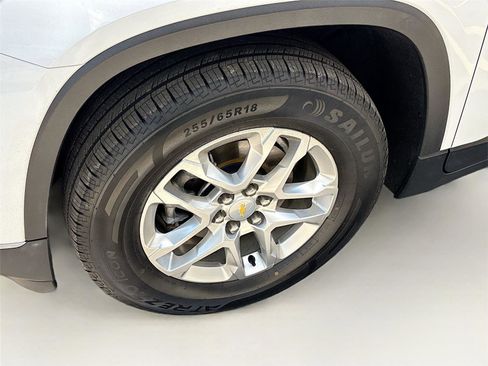 Used 2020 Chevrolet Traverse LT w/ Driver Confidence II Package image 36