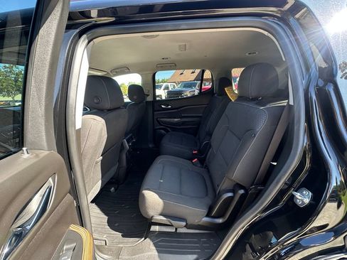 Used 2023 GMC Acadia SLE w/ Driver Convenience Package AWD/4WD image 17