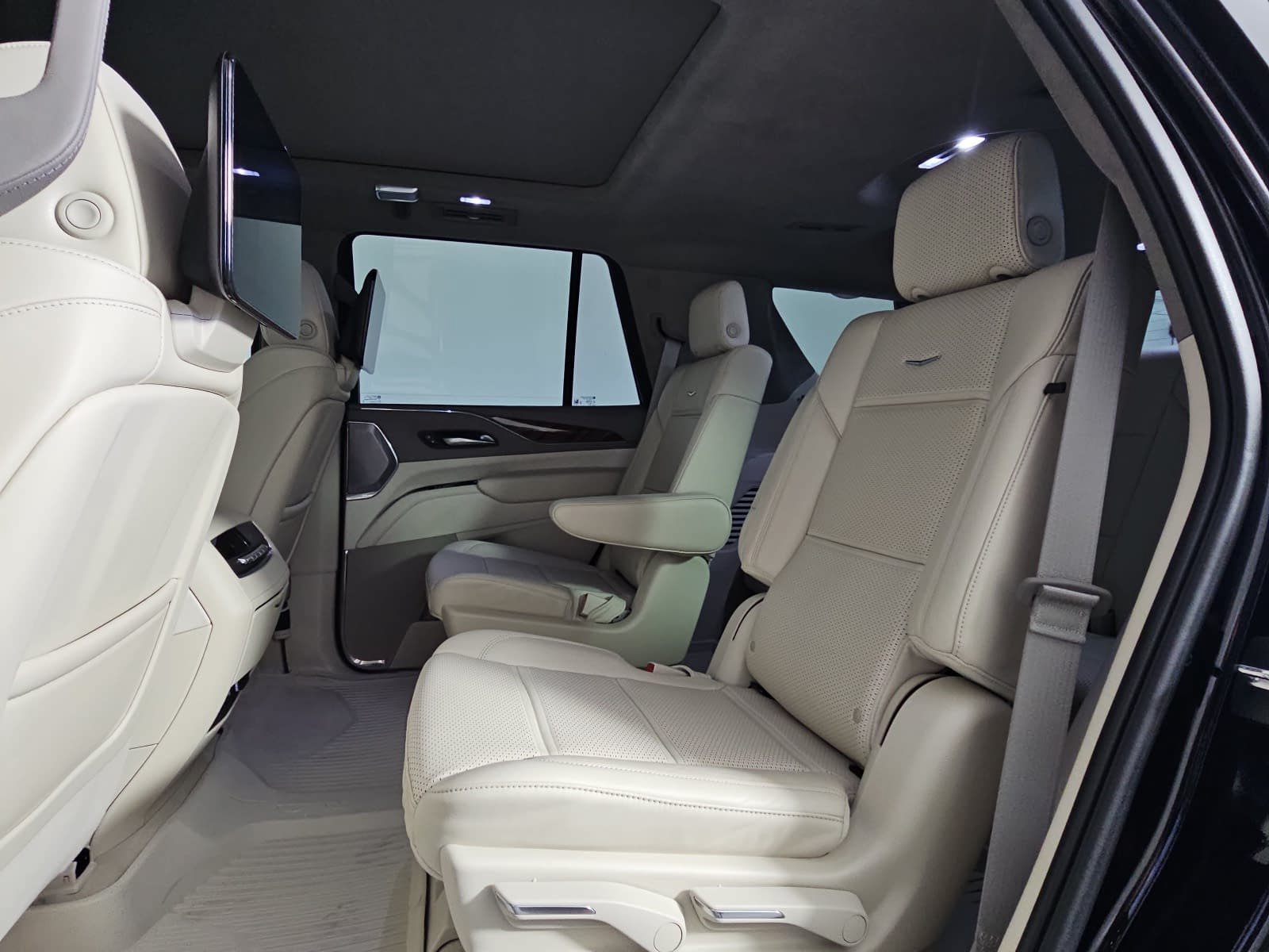 Used 2024 Cadillac Escalade Sport Platinum RWD image 12