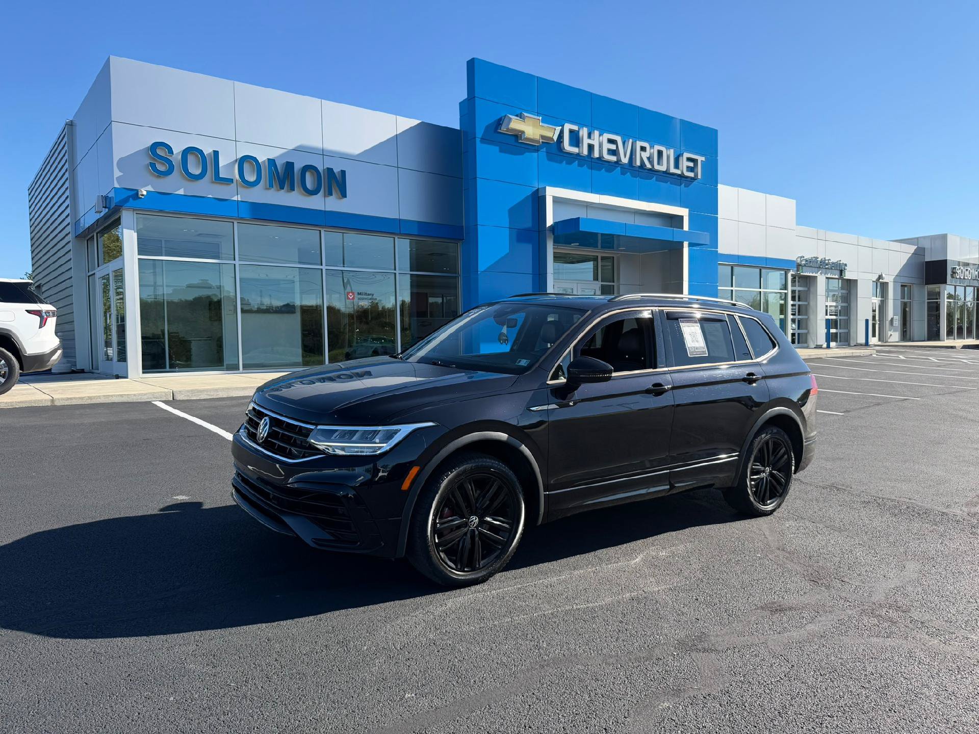 Used 2022 Volkswagen Tiguan SE R-Line AWD/4WD image 1