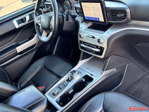 Used 2021 Ford Explorer XLT w/ Equipment Group 202A AWD/4WD image 12