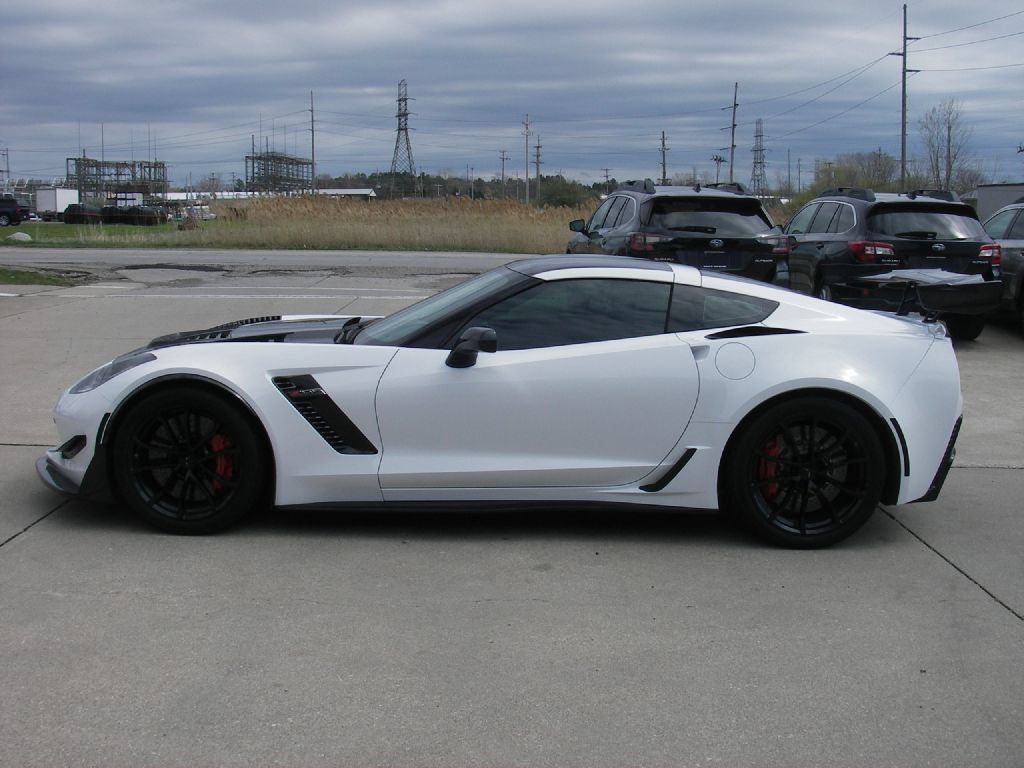 Used 2016 Chevrolet Corvette Z06 w/ 3LZ Preferred Equipment Group RWD image 10