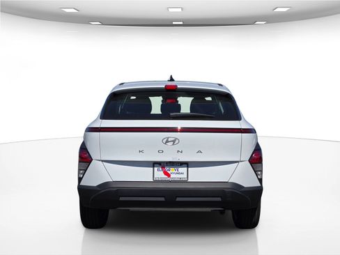 New 2026 Hyundai Kona SE image 7