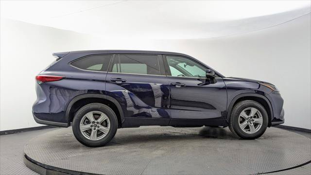 Used 2023 Toyota Highlander LE FWD image 9