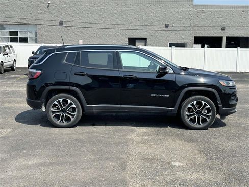 Certified 2022 Jeep Compass Limited image 2