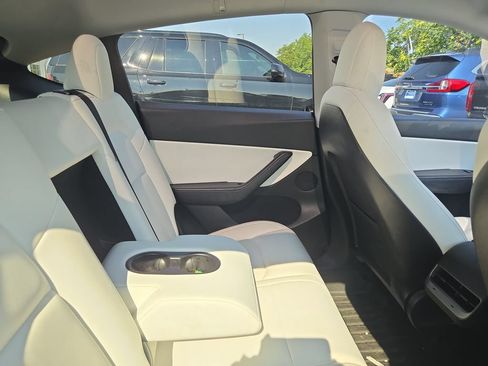 Used 2021 Tesla Model Y Long Range AWD/4WD image 11