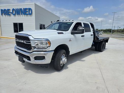 Used 2024 RAM 3500 Tradesman w/ Chrome Appearance Group AWD/4WD image 7
