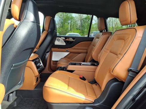 Used 2025 Lincoln Aviator Black Label w/ Jet Appearance Package AWD/4WD image 24