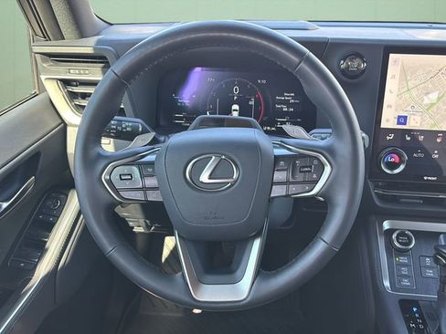 Used 2024 Lexus GX 550 image 16