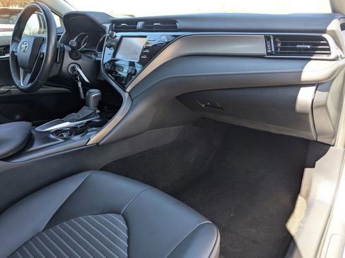 Used 2020 Toyota Camry SE image 8