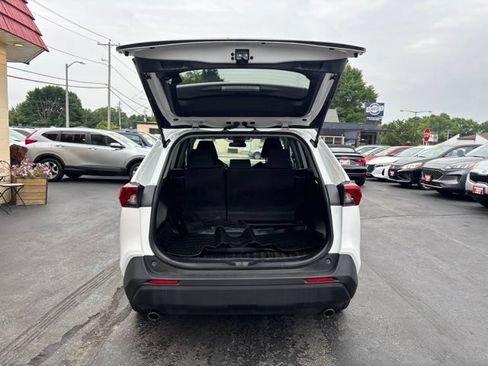 Used 2022 Toyota RAV4 LE FWD image 17