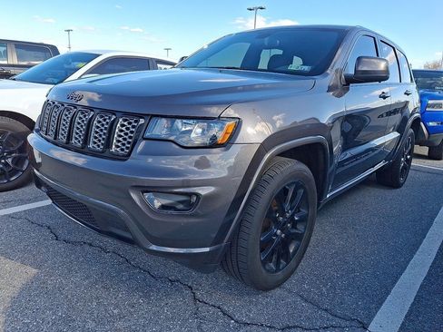 Used 2020 Jeep Grand Cherokee Altitude image 3