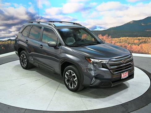 Used 2025 Subaru Forester Premium AWD/4WD image 2