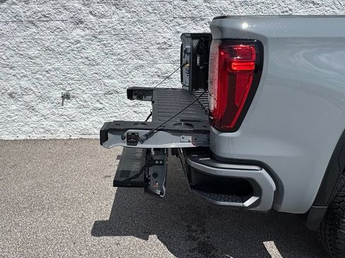 Used 2024 GMC Sierra 1500 AT4 w/ AT4 Premium Package AWD/4WD image 6