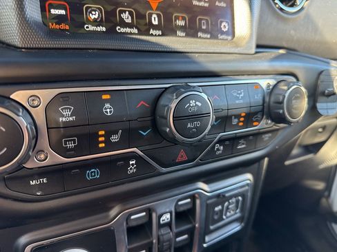 Used 2021 Jeep Wrangler Unlimited Sahara AWD/4WD image 19