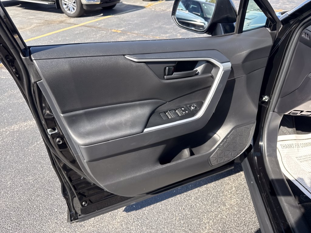 Used 2025 Toyota RAV4 LE AWD/4WD image 23