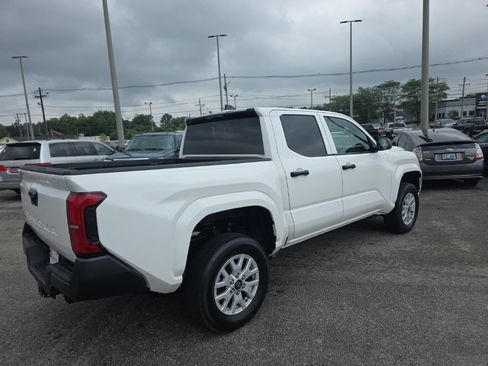 Certified 2024 Toyota Tacoma SR AWD/4WD image 4