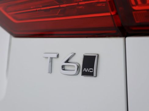 Used 2018 Volvo XC60 T6 Momentum w/ Vision Package image 20